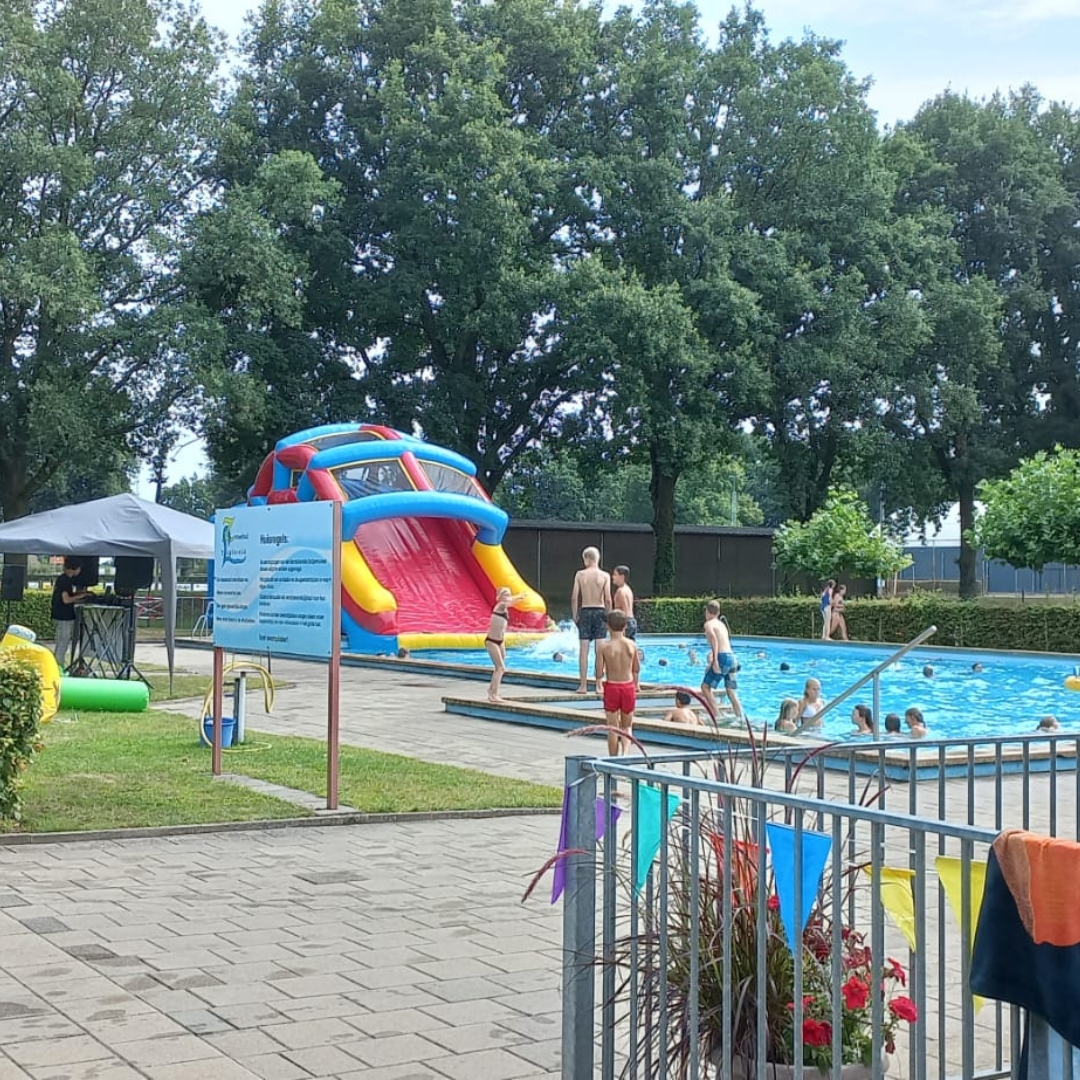waterglijbaan zwembad